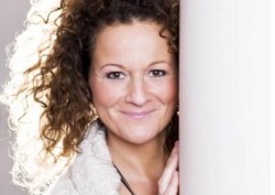 Kristin Skaare, multimusikant med salmar og songar du vil bli glad i.