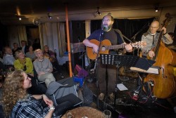 Nye «Toffa» ble lansert på Sting Nere av Svein Tang Wa, Gunnar Roalkvam og fullt band. (Foto: Lars Kristian Aalgaard) Nye «Toffa» ble lansert på Sting Nere av Svein Tang Wa, Gunnar Roalkvam og fullt band. (Foto: Lars Kristian Aalgaard)